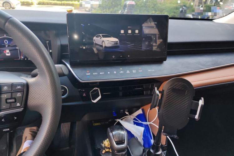 Used Toyota Camry 2024 Dual-Motor 2.0 HGVP Luxury Edition
