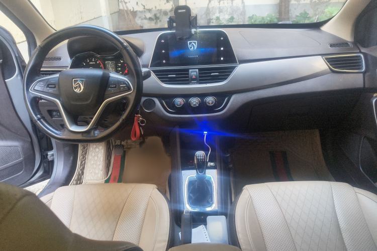 Used Baojun 310W 2017 1.5L Manual Fashion Model China V