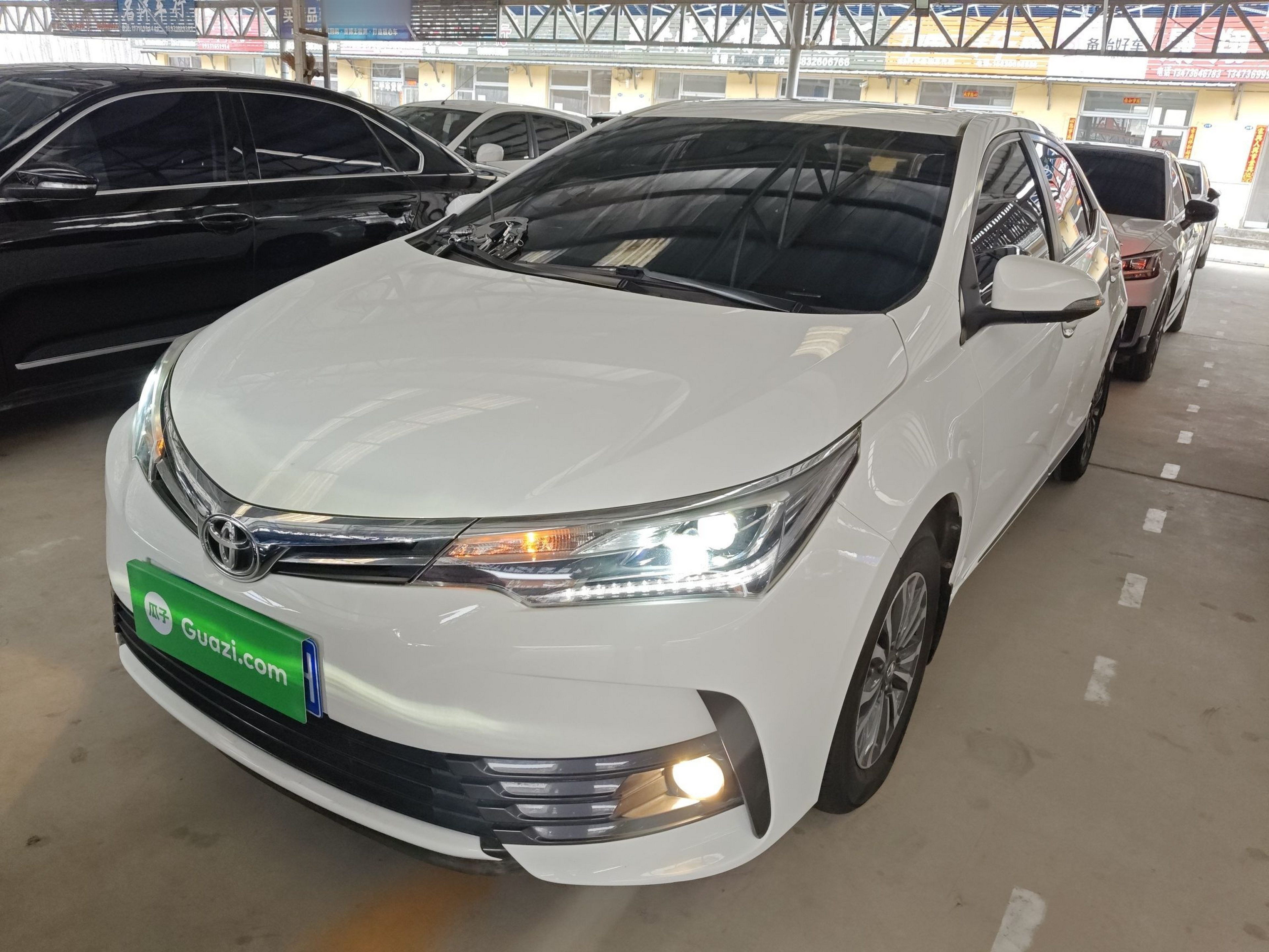 تحت مقدمة السيارة