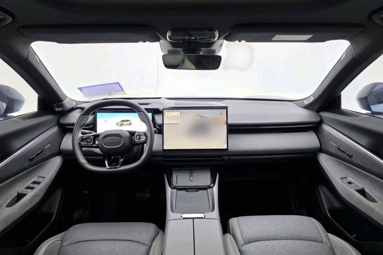 Used Lynk & Co 08 EM-P 2025 220 km All-Wheel-Drive Performance Halo