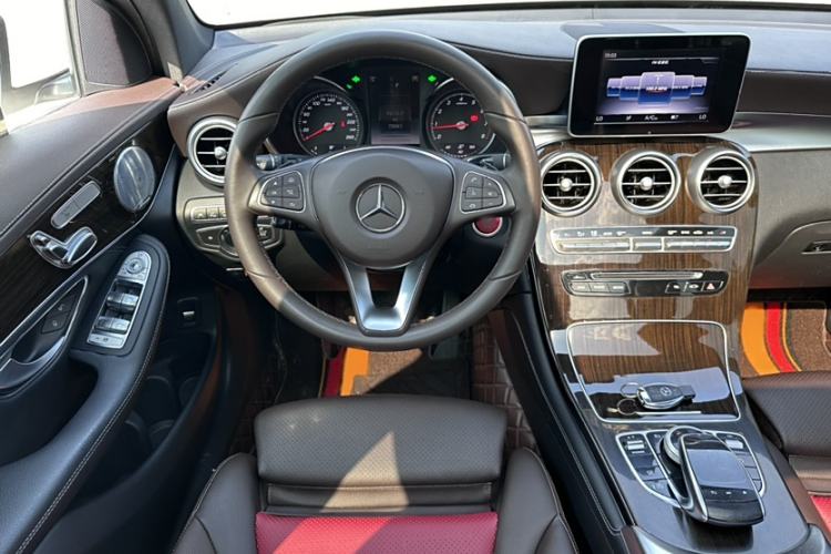 Used Mercedes-Benz GLC 2018 GLC 260 4MATIC Luxury Model
