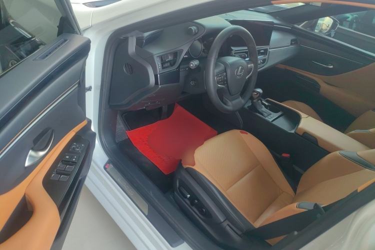 Used Lexus ES 2023 200 Excellence Edition
