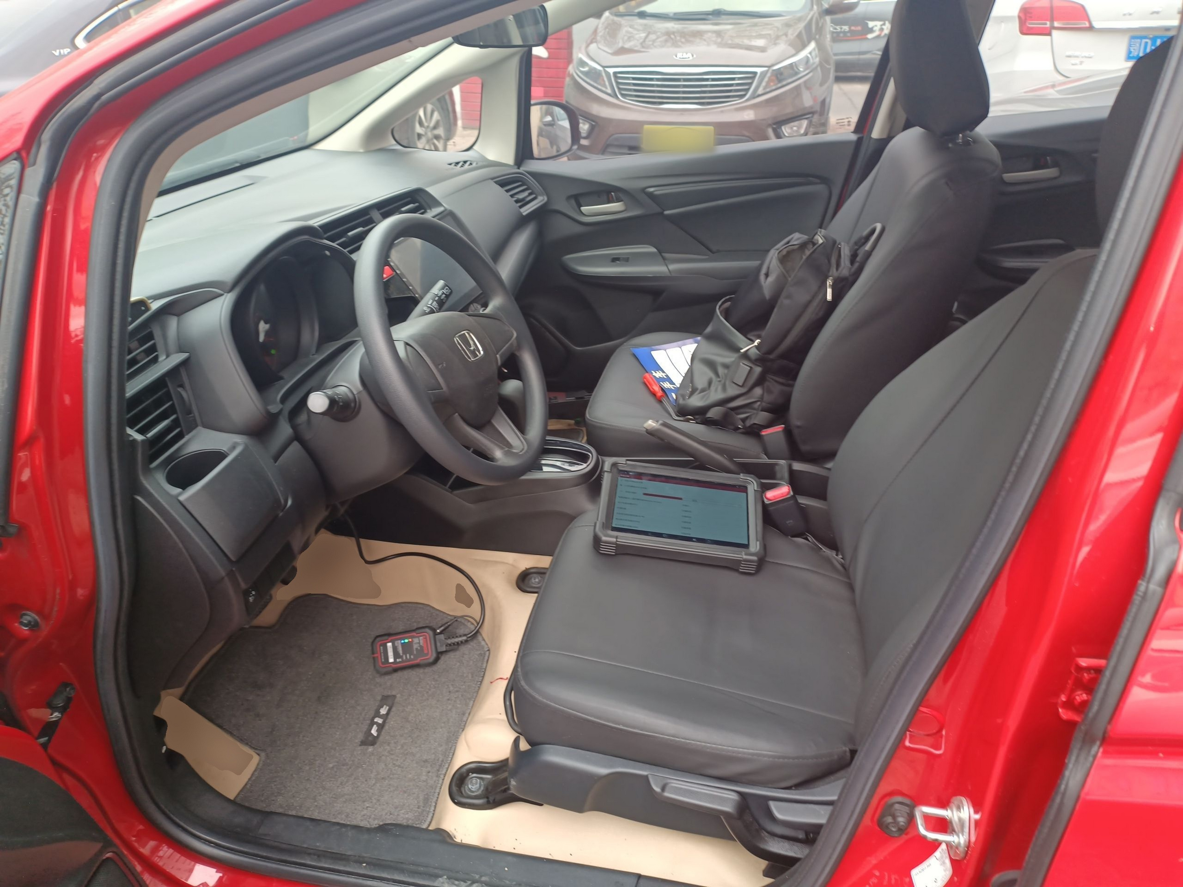 المقاعد الأمامية داخل السيارة