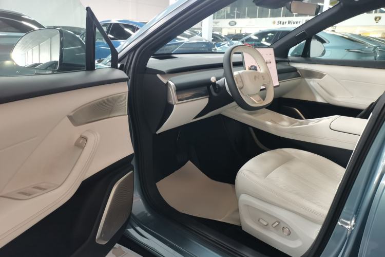 Used ONVO L60 2024 60 kWh Rear-Drive Version