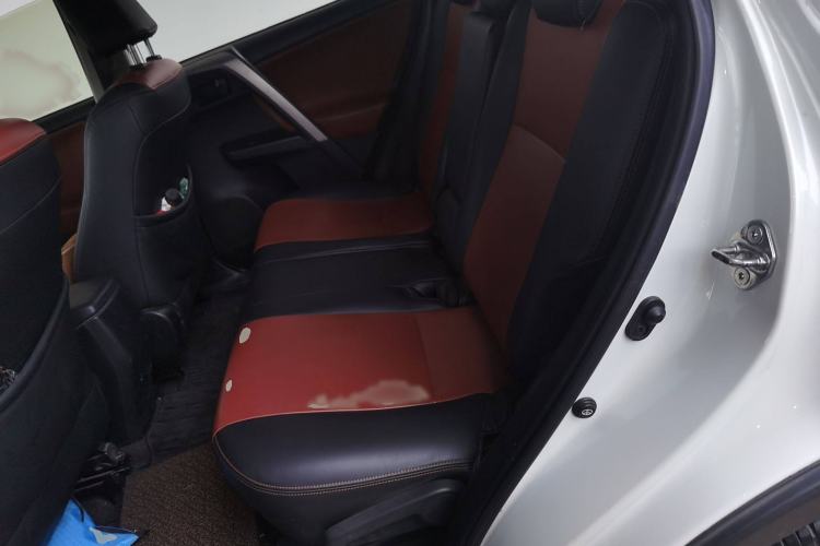 Used Toyota RAV4 2016 2.0L CVT Two-Wheel Drive Fashion Edition China V Standard
