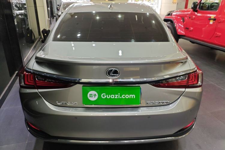 Used Lexus ES 2022 300h Excellence Edition
