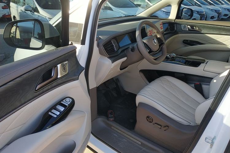 Used Denza D9 2022 DM-i 1040 Prestige Model
