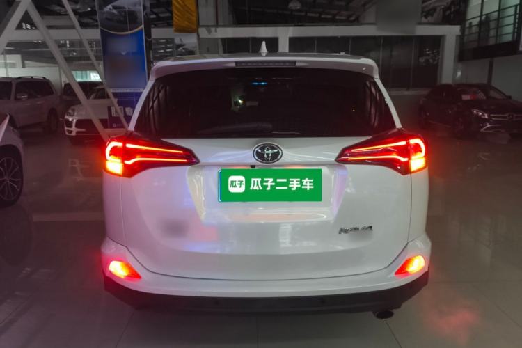 Used Toyota RAV4 2019 2.0L CVT Two-Wheel Drive Luxury Version China VI Standard