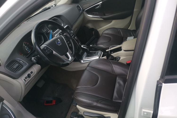 Used Volvo V40 2015 1.6T Zhiyi Edition