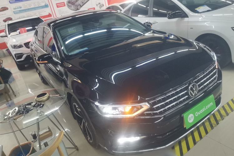 Used Volkswagen Magotan 2025 Zhongxiang Version 330TSI DSG Luxury Edition
