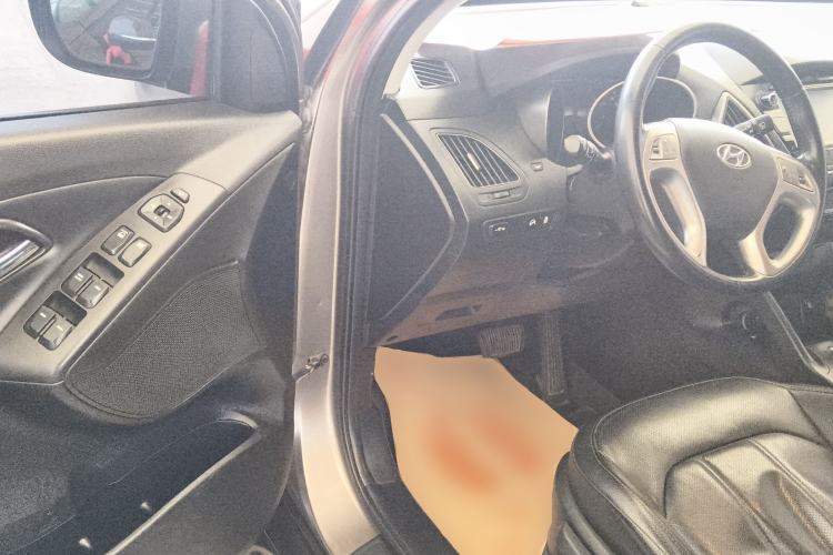 Used Hyundai ix35 2013 2.0L Automatic Two-Wheel Drive Smart GLS China IV Standard
