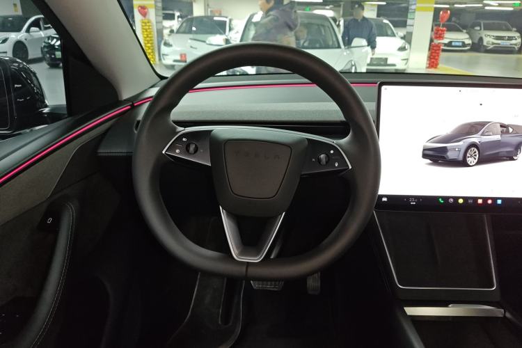Used Tesla Model Y 2025 Long-Range All-Wheel-Drive Version
