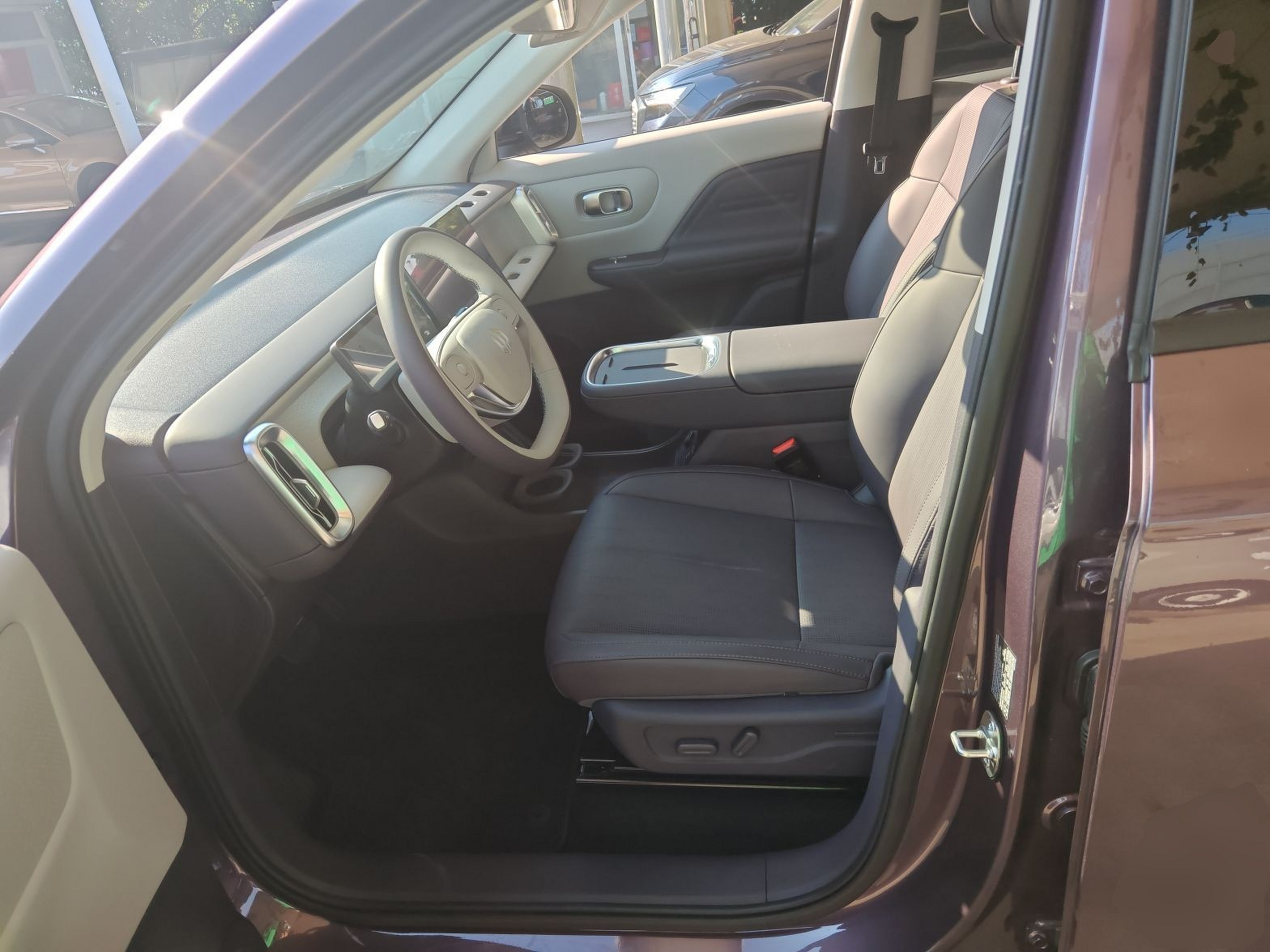 Переднее сиденье в автомобиле