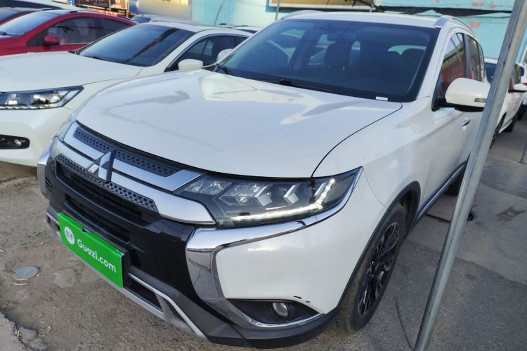 Used Mitsubishi Outlander 2019 2.4L 4x4 Zhi Xiang Edition 5 Seats China VI Standard