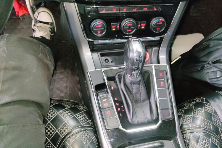 Used Volkswagen Passat 2016 330TSI DSG Luxury Edition
