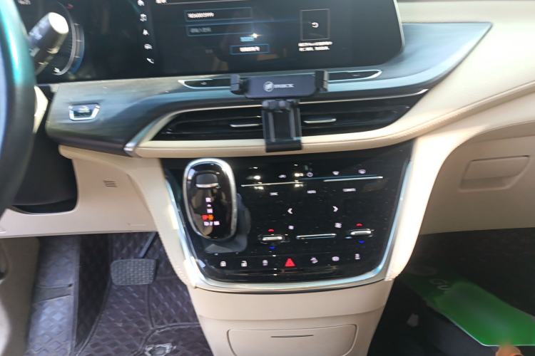 Used Buick GL8 2022 ES Land Cruiser 653T Luxury Model
