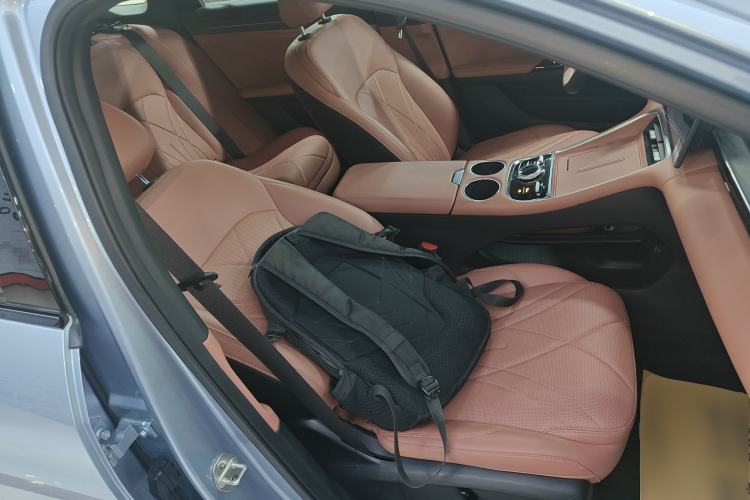 Used  L6 2025 EM-i 140km Starship Edition
