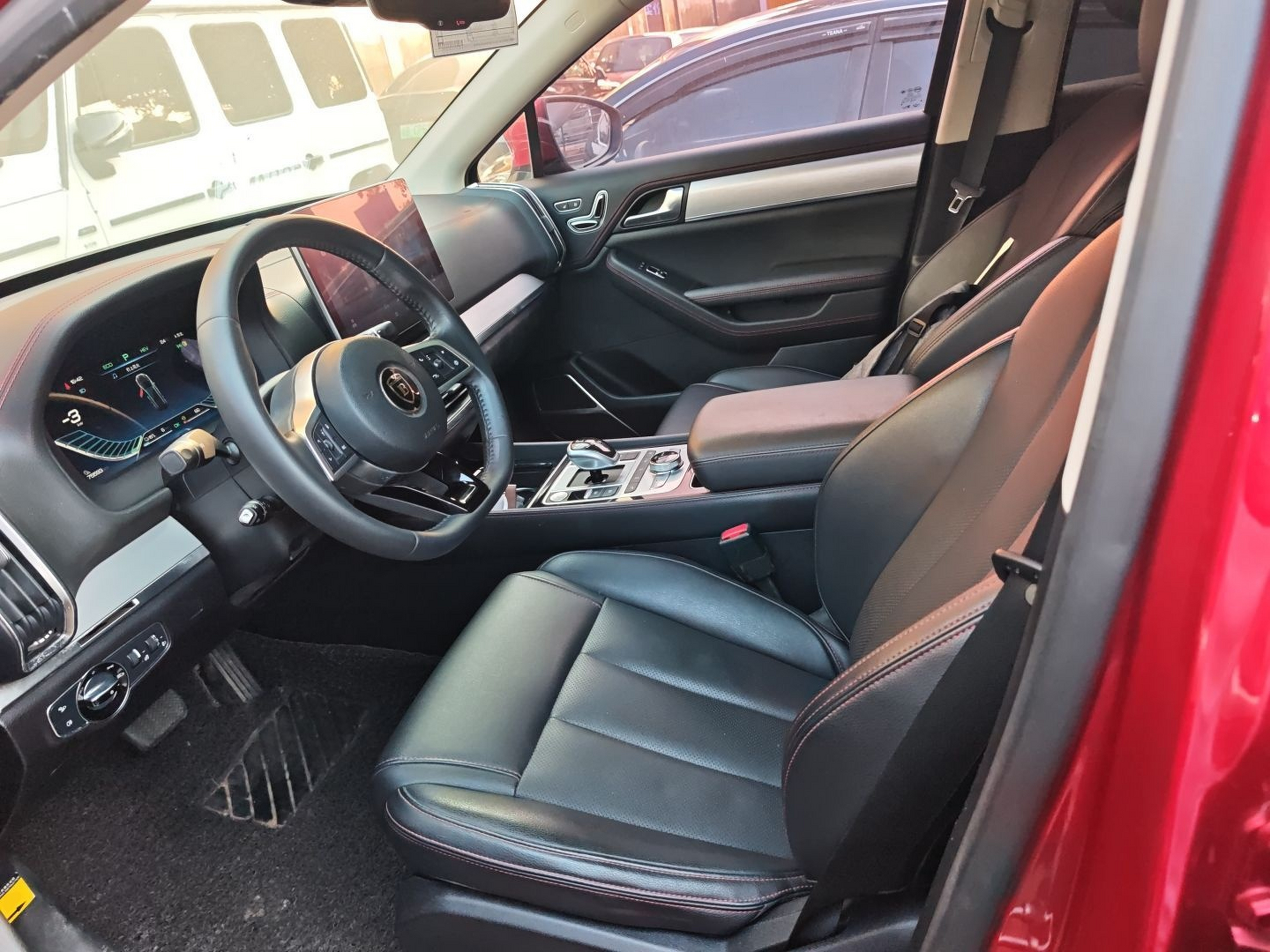 المقاعد الأمامية داخل السيارة