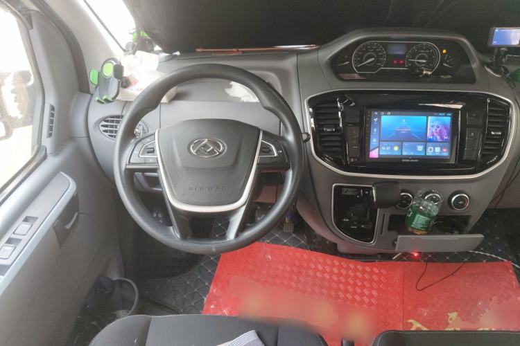 Used SAIC MAXUS Xintu V80 2021 2.0T PLUS AMT Aoyuntong Short-Wheelbase Mid-Roof 5/6-Seater
