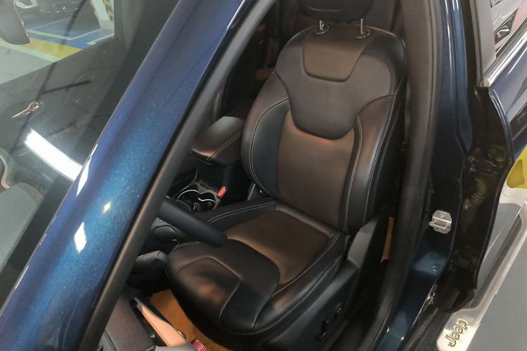 Used  Cherokee 2020 2.0L Two-Wheel Drive Classic Sports Edition