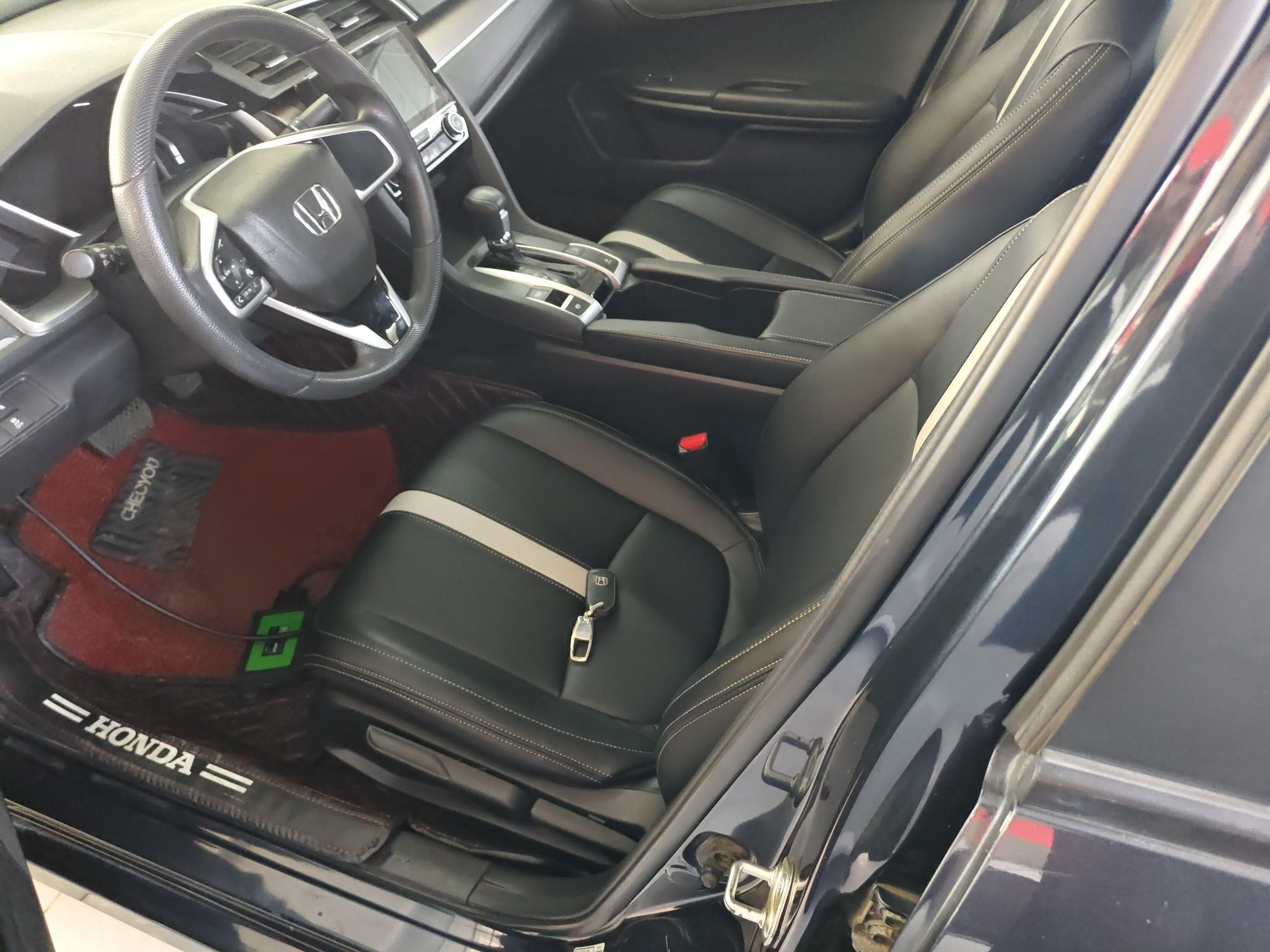 Переднее сиденье в автомобиле