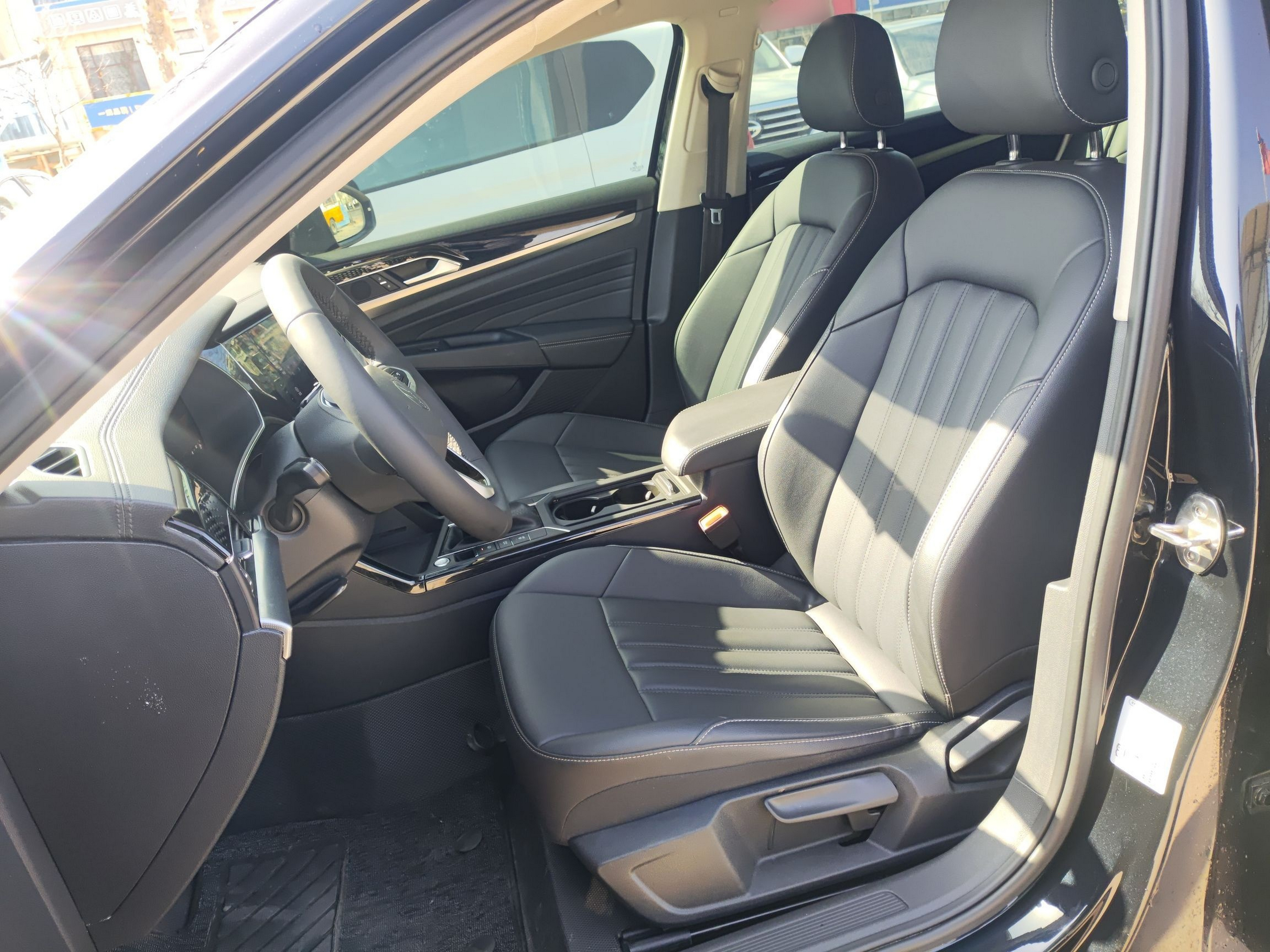 Переднее сиденье в автомобиле