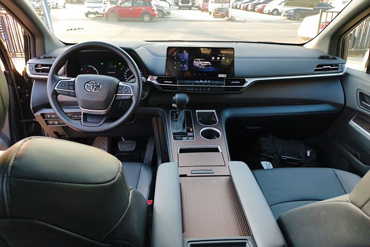 Used Toyota Granvia 2026 Model 2.5L Hybrid Luxury Edition