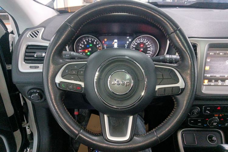 Used  Compass 2017 200T Automatic Family Edition
