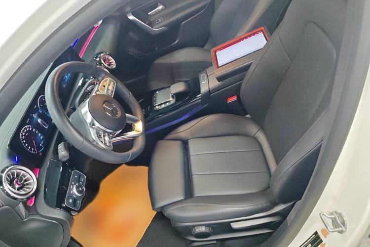 Used Mercedes-Benz A-Class 2022 Second Facelift A 200 L Sport Sedan Fashion Version
