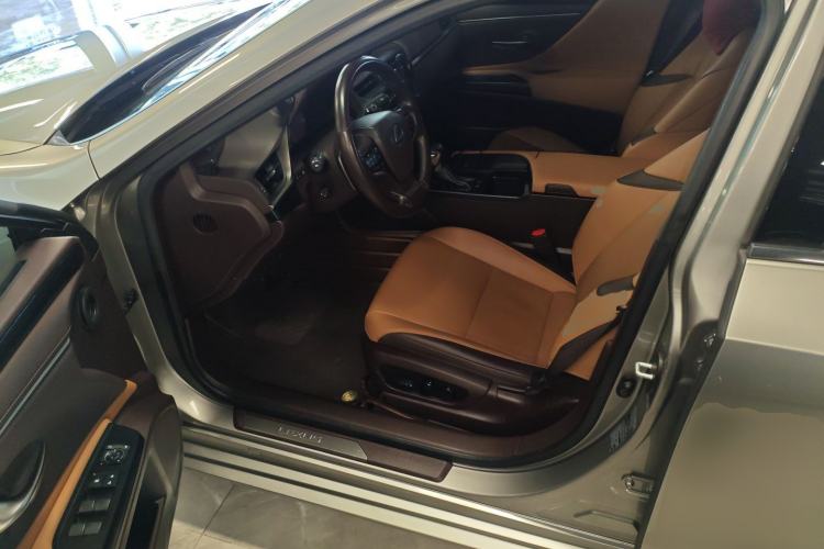 Used Lexus ES 2020 200 Excellence Edition

