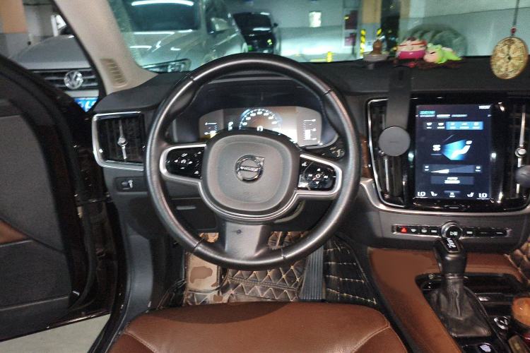 Used Volvo S90 2018 T4 Zhiyuan Edition
