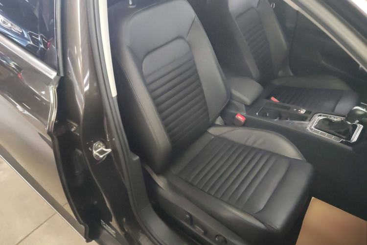 Used Volkswagen Magotan 2017 330TSI DSG Leading Model
