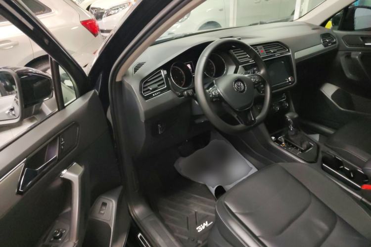 Used Volkswagen Tiguan L 2019 330TSI Automatic Two-Wheel Drive Smart Luxury Version China V Emission Standard
