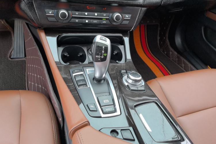 Used BMW 5 Series 2014 525Li Leading Model
