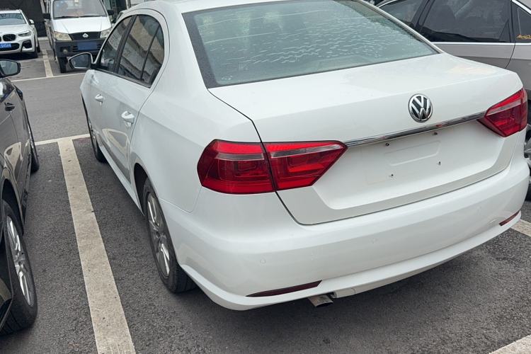 Used Volkswagen Lavida 2013 Restyled Classic 1.6L Manual Comfort Edition
