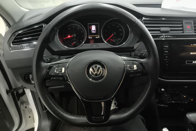 Used Volkswagen Tiguan L 2019 Revised 330TSI Automatic Two-Wheel Drive Smart & Luxury Edition China VI Standard