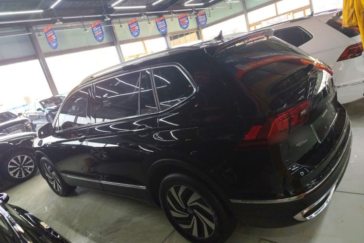 Used Volkswagen Tiguan L 2023 330TSI Automatic Two-Wheel Drive Smart Edition
