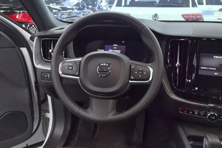 Used Volvo XC60 2022 B5 4x4 Zhiyi Luxury Edition
