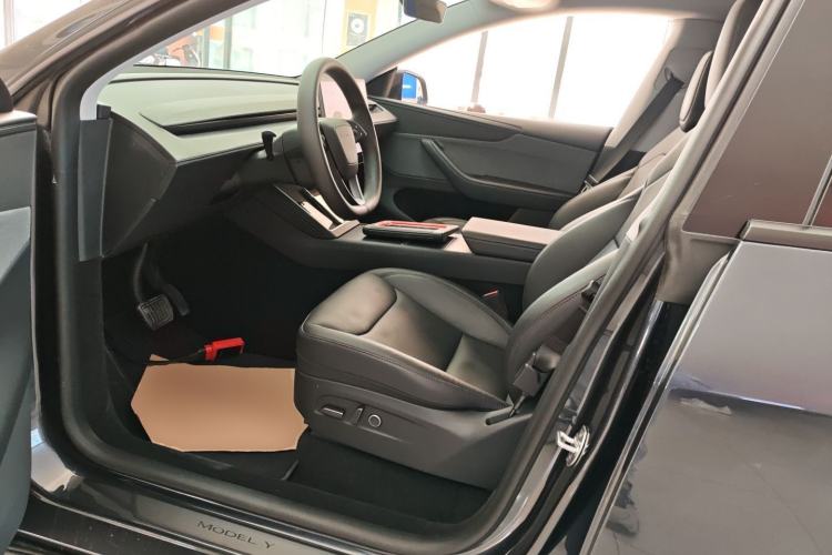 Used Tesla Model Y 2025 Rear-Wheel-Drive Version