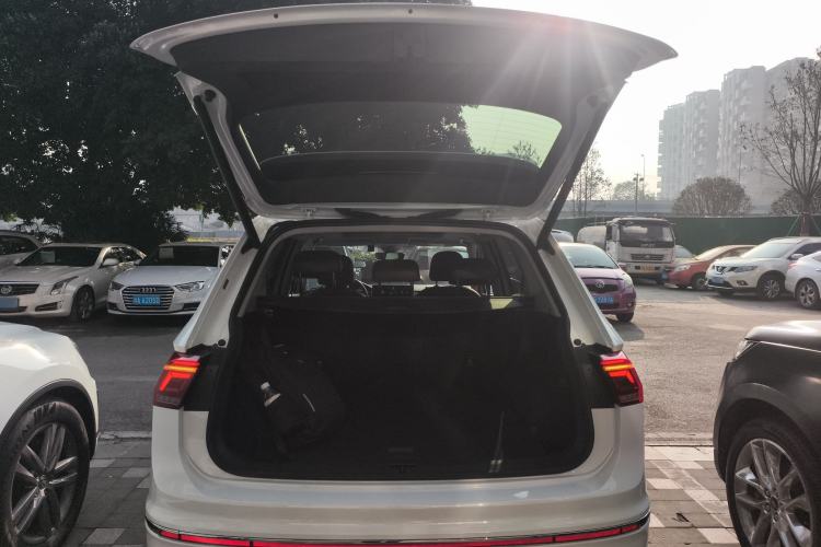 Used Volkswagen Tiguan L 2023 330TSI Automatic Two-Wheel Drive R-Line Enjoyment Edition
