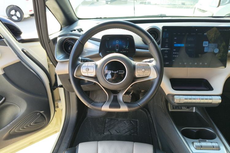 Used BYD Dolphin 2023 420 km Fashion Edition
