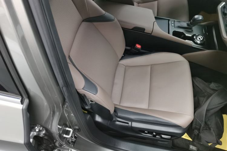 Used Lexus ES 2025 300h Deluxe Edition
