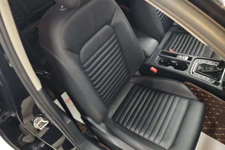 Used Volkswagen Magotan 2019 330TSI DSG Leading Model China VI Standard
