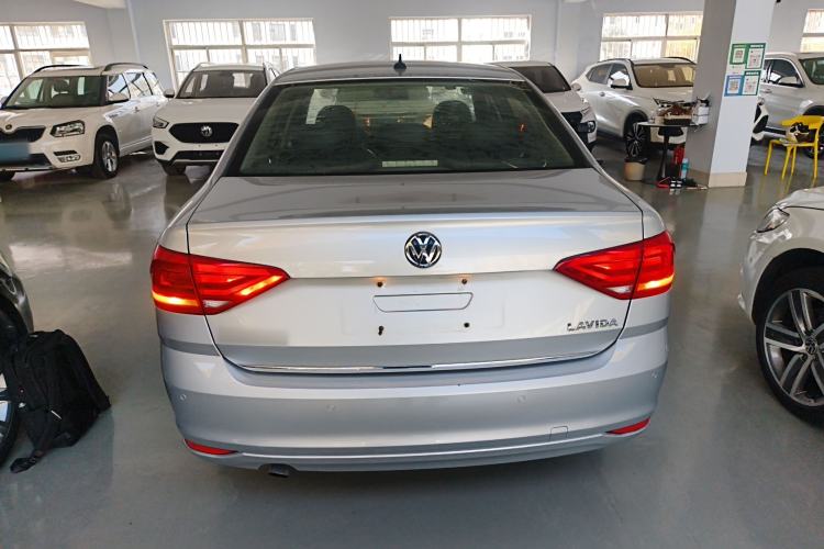 Used Volkswagen Lavida 2015 1.6L Automatic Comfort Edition
