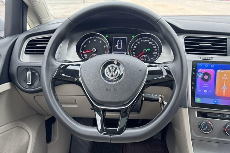 Used Volkswagen Golf 2016 230TSI Automatic Comfort Version
