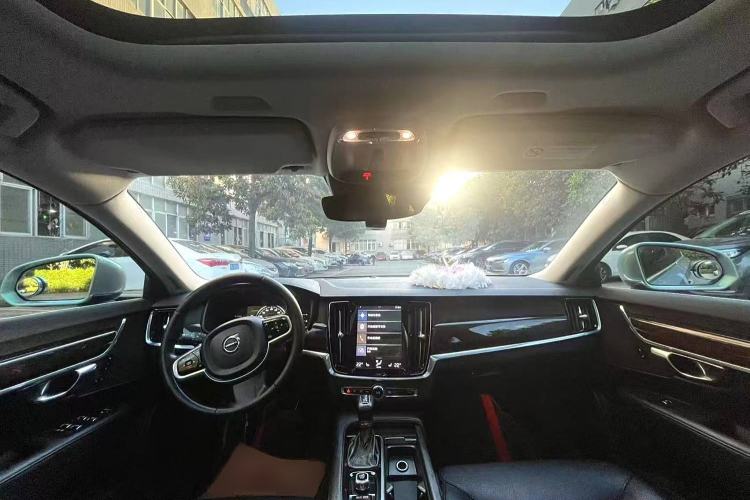 Used Volvo S90 2018 T4 Zhiyi Edition
