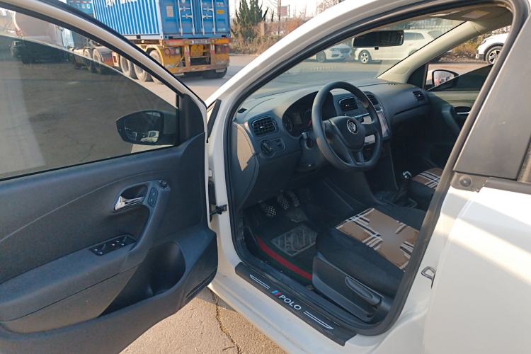 Used Volkswagen Polo 2016 1.4L Manual Fashion Model