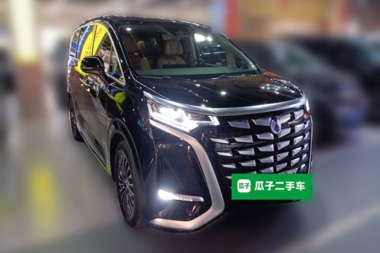 Used Denza D9 2022 DM-i 1040 Prestige Model
