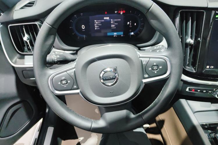 Used Volvo XC60 2025 B5 4x4 Smart Luxury Edition
