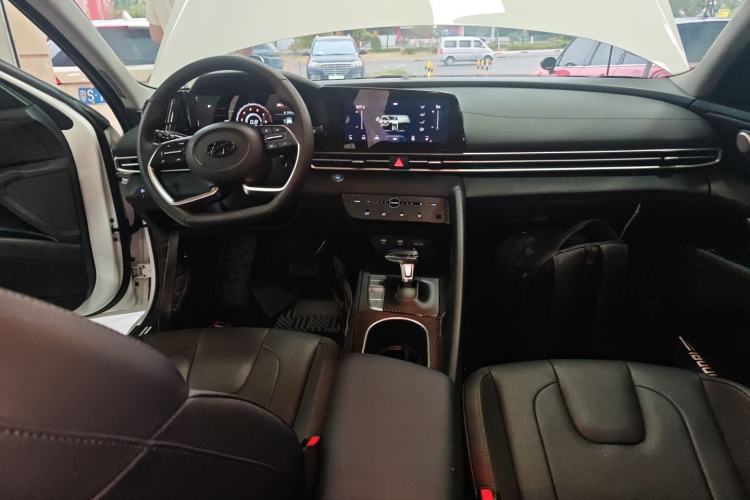 Used Hyundai Elantra 2022 1.5L CVT LUX Prestige Edition